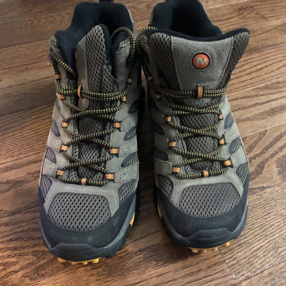 Merrell lace-up shoe - size 9.5  - Male